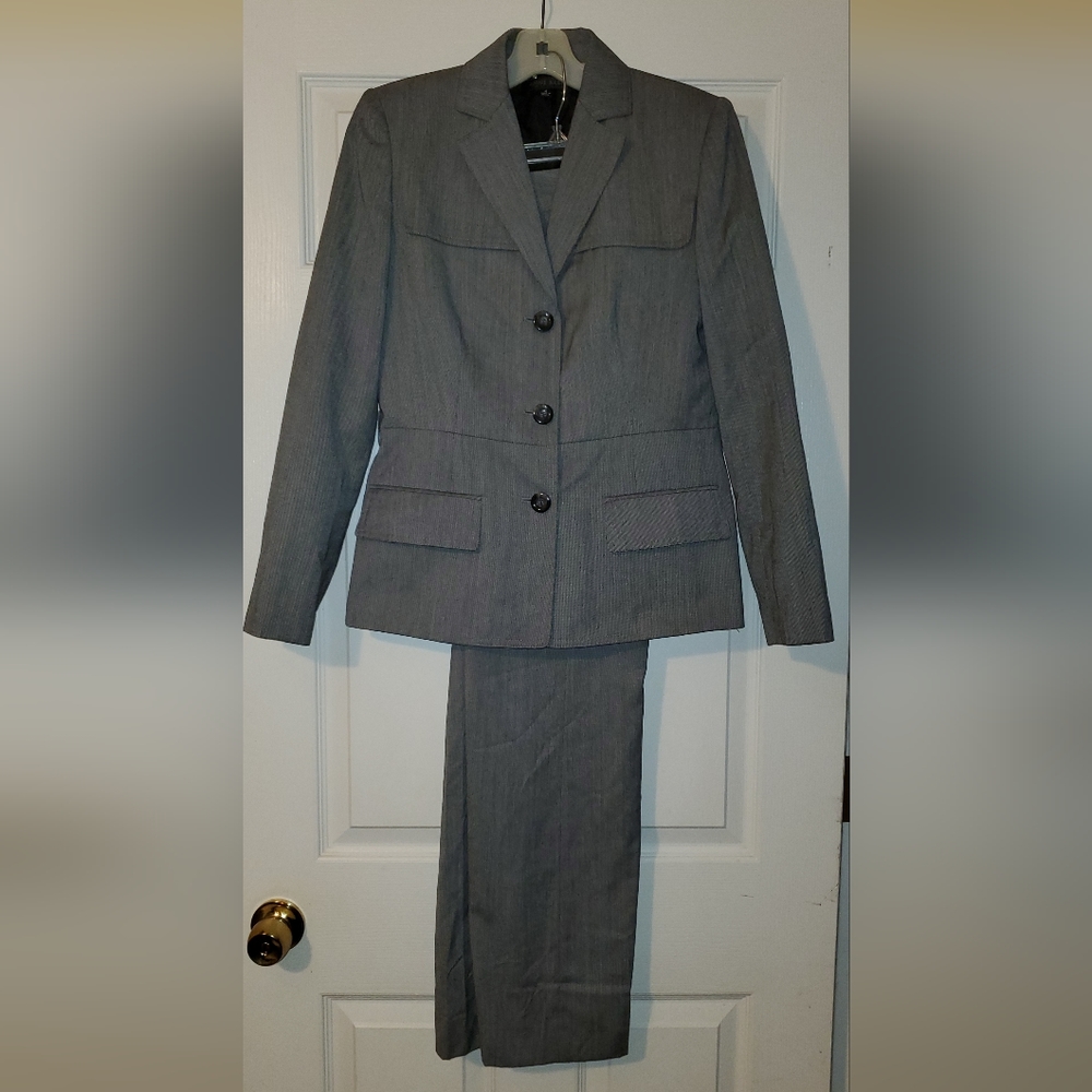 Anne Klein Women's Gray Pantsuit size 4